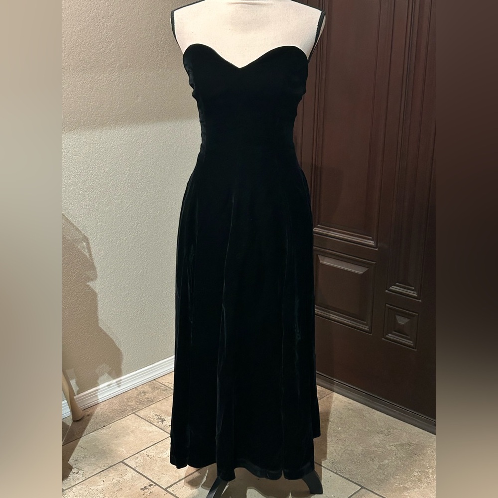 Vintage Neiman Marcus Black Velvet Sweetheart Strapless Gown